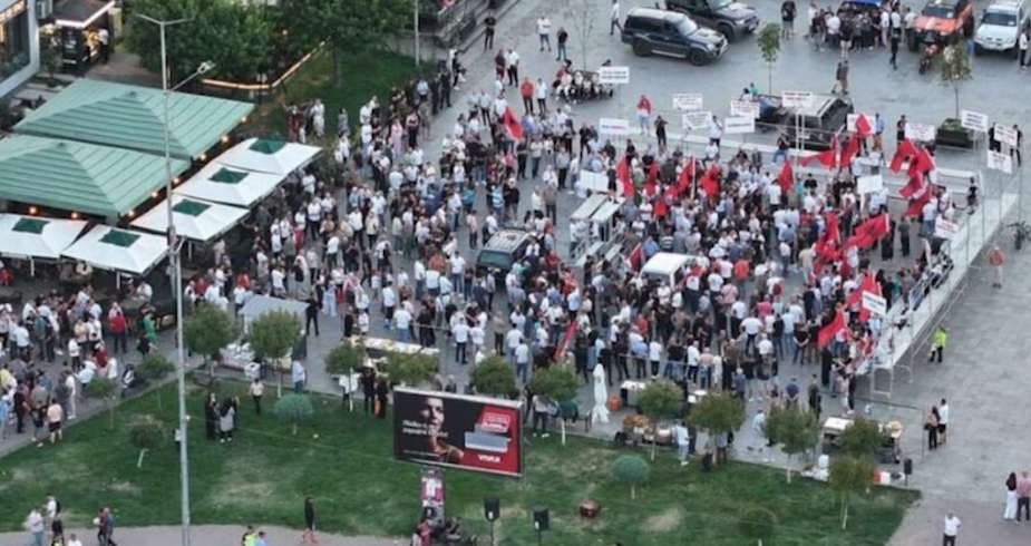 Фаризи за протестот на ДУИ во Тетово: Ја губат поддршката, се исплашија да протестираат пред Уставен, да не се најдат на црна листа на САД