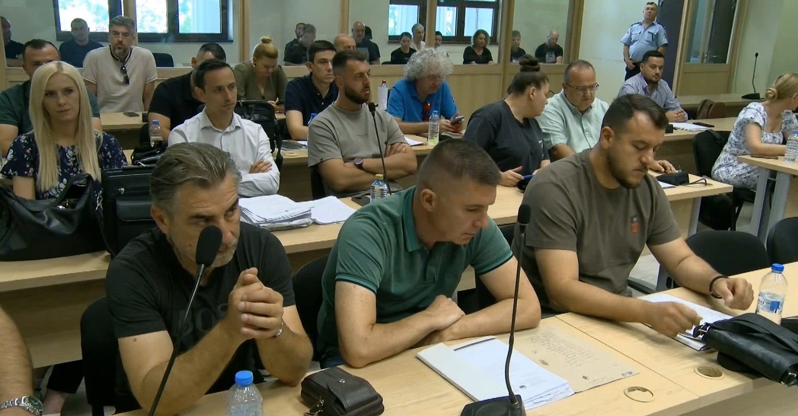 Полицајците не помагаа после пожарот во „Пулс“, тврдат сведоци