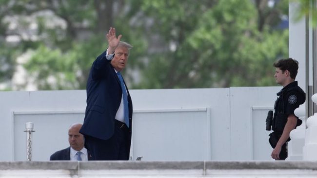 ЈА ПРЕКИНУВАМЕ ЦЕЛАТА ТРГОВИЈА СО ШПАНИЈА, ТИЕ СЕ ЛОШИ ЛУЃЕ, КАЖА ТРАМП