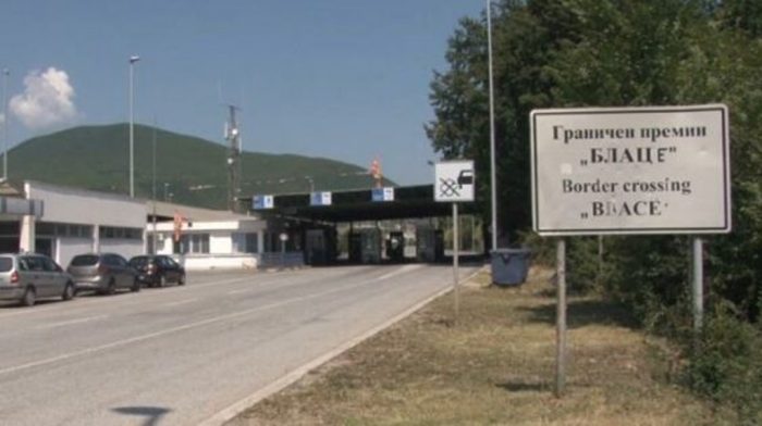 УАПСЕН ДРЖАВЈАНИН НА КОСОВО: Избегал при контрола на Блаце, со БМВ-ото го влечел цариникот, при прегледот пронајдена дрога и нож