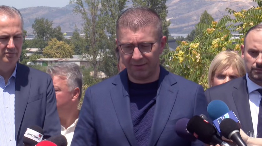 До утре очекувам да биде соопштено дека водата во Гостивар е технички исправна за користење, вели Мицкоски