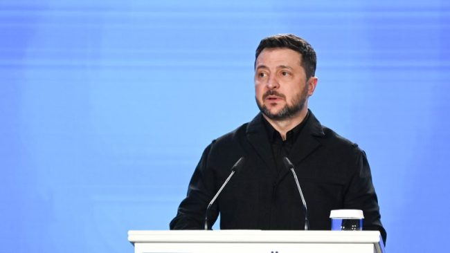 ЗЕЛЕНСКИ НАЗНАЧИ НОВ МИНИСТЕР ЗА ОДБРАНА ВО ОБИД ДА ЈА РЕШИ ПОЛИТИЧКАТА КРИЗА