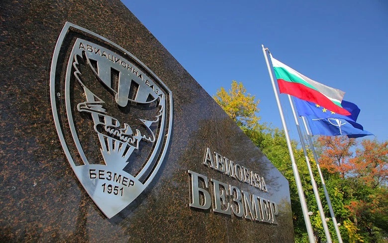 Жителите на бугарската општина – Безмер, протестираат против распоредувањето на американски авиони