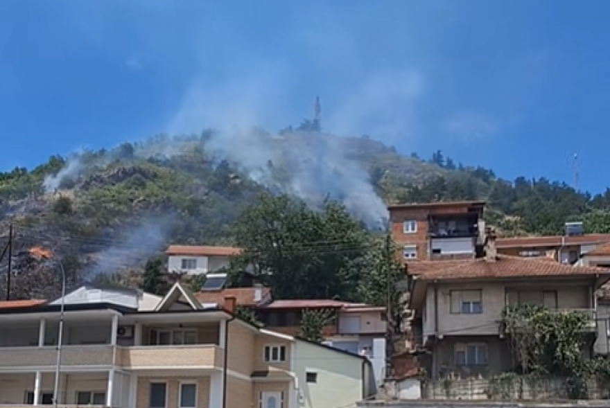 (Видео) Гори под Исарот во Штип