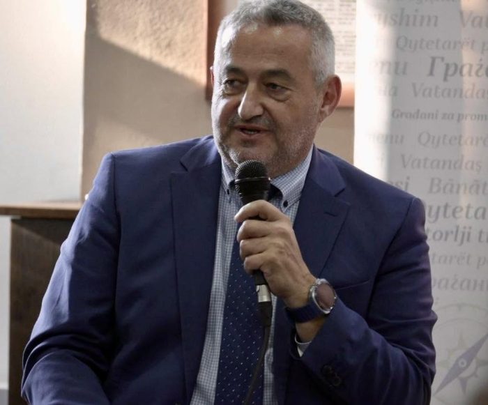 КЛЕКОВСКИ ВО ГОСТИВАР: Посета на болницата каде повеќе граѓани со симптоми на повраќање, дијареа и температура побараа помош