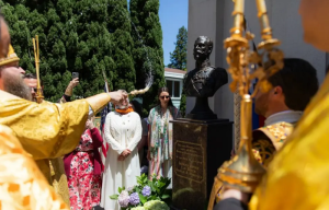 Во Калифорнија откриена биста на рускиот цар Николај II Романов