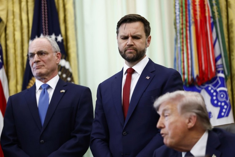 Си-ен-ен: Трамп ги запира нападите врз Иран по предупредувањето од војската