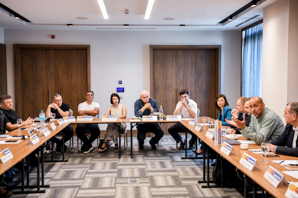 (Фото) Веќе е доцна, но не и предоцна – стартуваше платформата „Разговори за иднината во 12:05“
