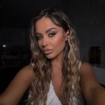 (Фото) Новата снаа на Лепа Брена ги покажа заносните облини – меѓу градите крие тетоважа