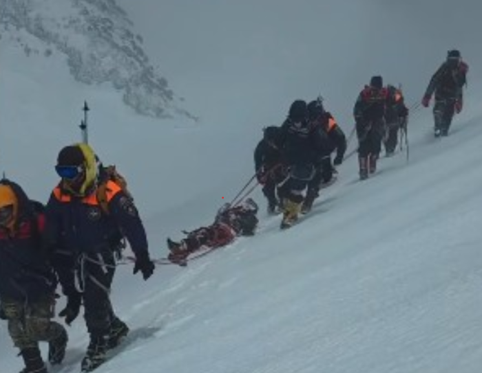 ВИДЕО: Руски спасувачи објавија снимки од извлекувањето на телата на босанските планинари од Елбрус