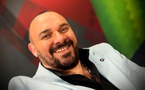 Македонскиот фолкер ја отвори фото-архивата, фановите не го препознаа: Долга кадрава коса, искинати фармерки и послаб за 15 килограми