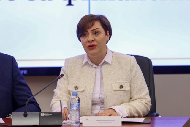 Димитриеска-Кочоска: Не е едноставно цело време да се движите со ниво на јавен долг околу 60% од БДП
