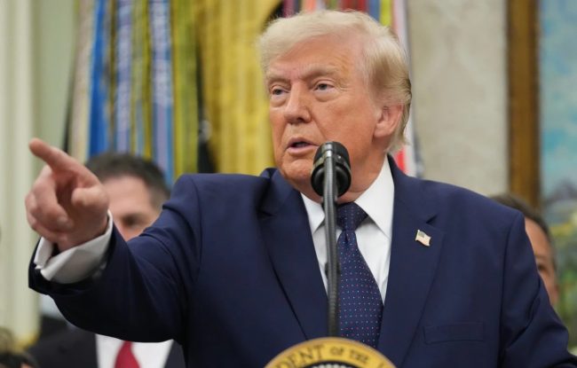ТРАМП ПОТВРДИ ДЕКА ПОБАРАЛ ОД ФИФА ДА ЈА ПРЕИСПИТА СУСПЕНЗИЈАТА НА АМЕРИКАНСКИОТ ФУДБАЛЕР БАЛОГАН