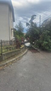 Оркански удари на ветер до 134 километри на час во вчерашното невреме, вредности блиску до историски рекорди