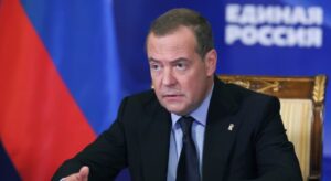 Медведев: Околу 200.000 луѓе годинава потпишаа договор за служба во армијата