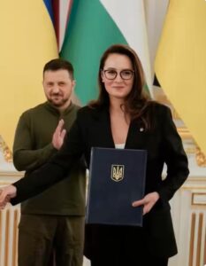 Премиерката на Украина поднесува оставка, Зеленски најавува радикални промени во владата