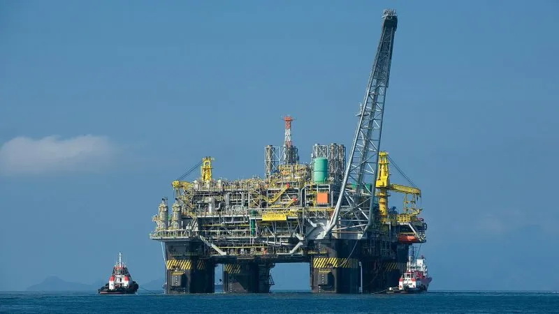 Цената на нафтата продолжи да паѓа откако САД и Иран ги прекинаа нападите