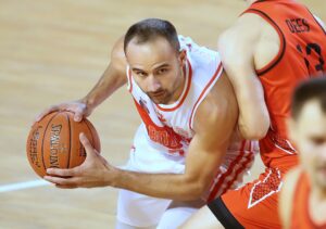 Работнички го продолжи договорот со Робев