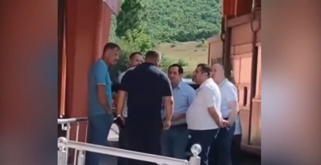 Тројцата функционери на ВЛЕН не биле спречени да влезат во Албанија – албанска полиција: Пречка имало за друго лице кое било со нив