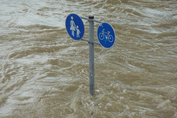 Поплави однесоа 20 животи во Авганистан, 100 лица се водат за исчезнати, соопштија локалните власти
