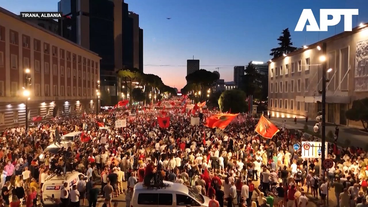 Нови протести во Албанија