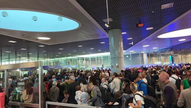 ДЕВЕТ ЧЛЕНКИ НА ЕУ ПОБАРАА ОД БРИСЕЛ ДА ГО ОЛЕСНИ НОВИОТ СИСТЕМ ЗА ГРАНИЧНА КОНТРОЛА ЛЕТОВО