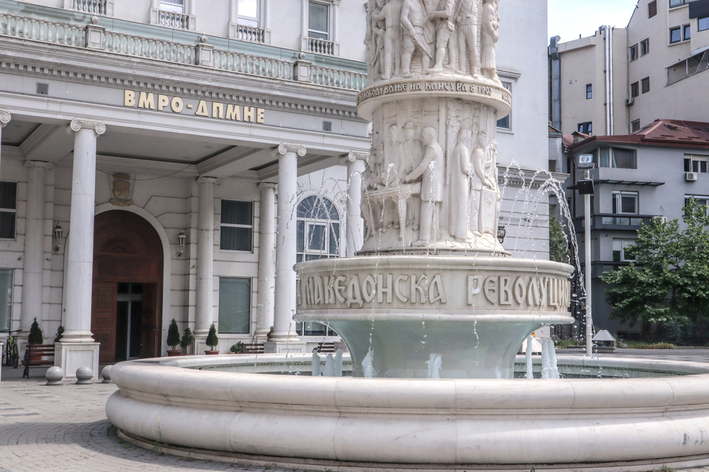 Левица за Мицкоски: Му ја вратија палатата и насмевката, за довербата на судството не му е гајле!