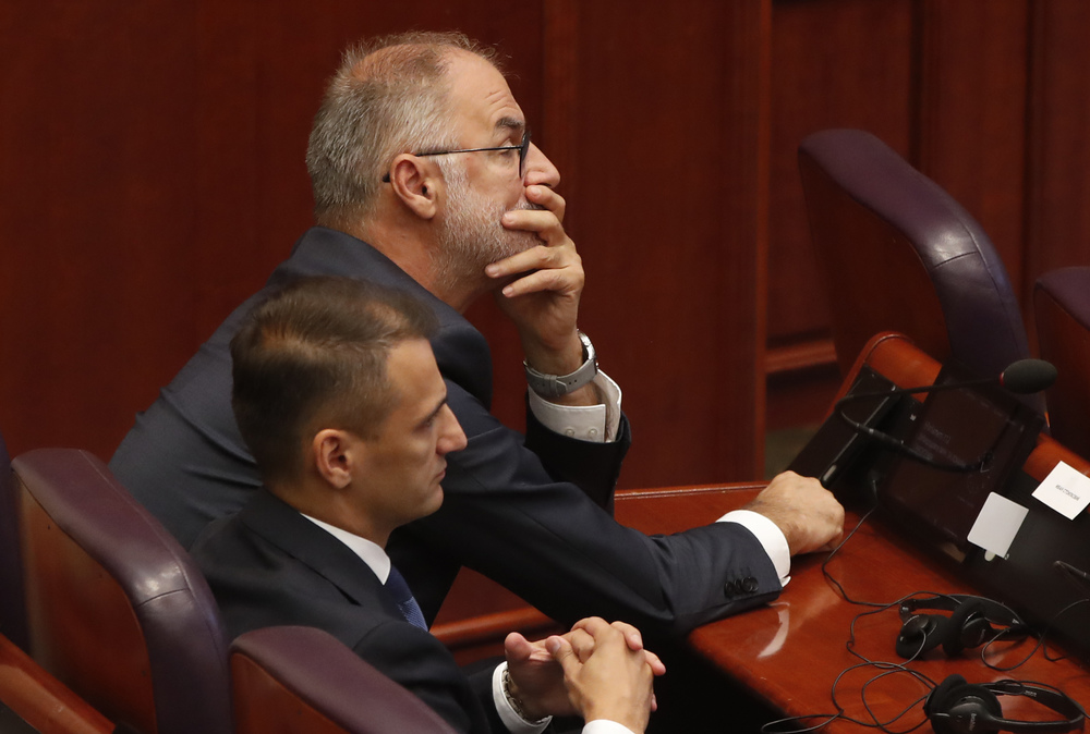 Пцовки и навреди во Собранието, СДСМ бара извинување од Мицкоски и Стоилковиќ