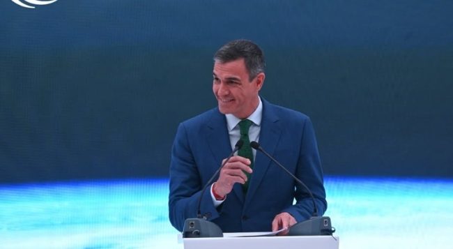 ТРАМП И ШПАНСКИОТ ПРЕМИЕР САНЧЕС ЌЕ БИДАТ НА ФИНАЛЕТО НА СВЕТСКОТО ПРВЕНСТВО, ФОН ДЕР ЛАЈЕН ЈА ОДБИЛА ПОКАНАТА