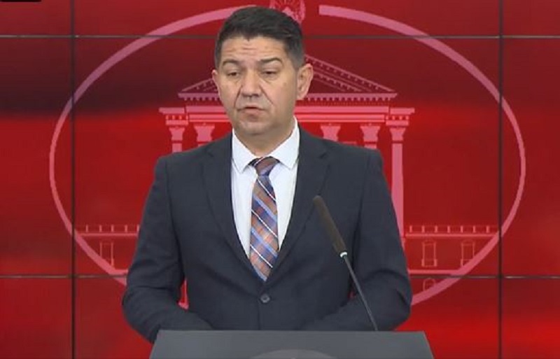 Ќе бидат казнети сите оператори со храна што не ја почитуваат забраната за користење на водата во Гостивар, вели директорот на АХВ