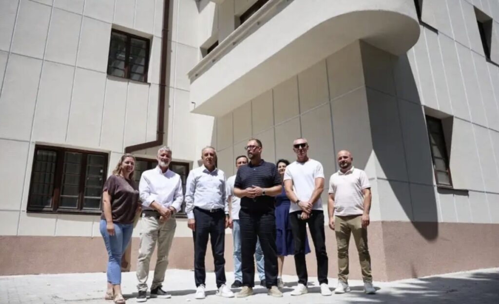 Завршува реконструкцијата на историскиот објект на поранешното Министерство за одбрана во Струга