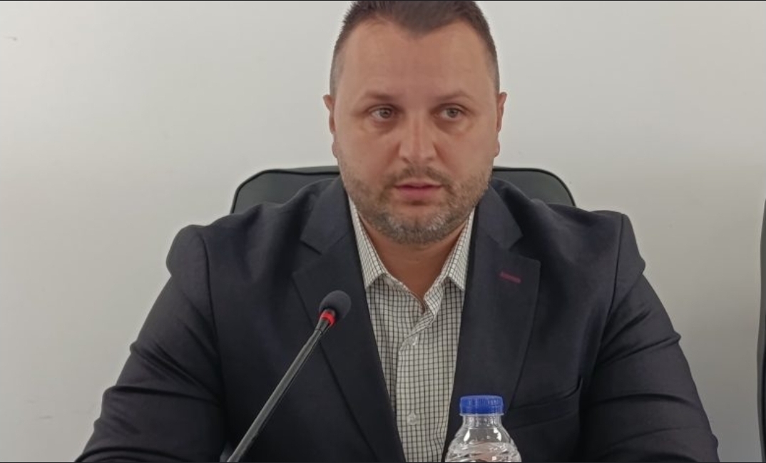 Портал X: Еден човек, неколку функции: Кој е суперфункционерот на ВМРО-ДПМНЕ, Александар Андонов?