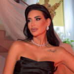 Катарина Грујиќ ја каснал питон од 40 килограми додека снимала видео, снимателите почнале да бегаат, таа врескала