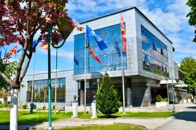 Словенец го запалил знамето на Општина Прилеп