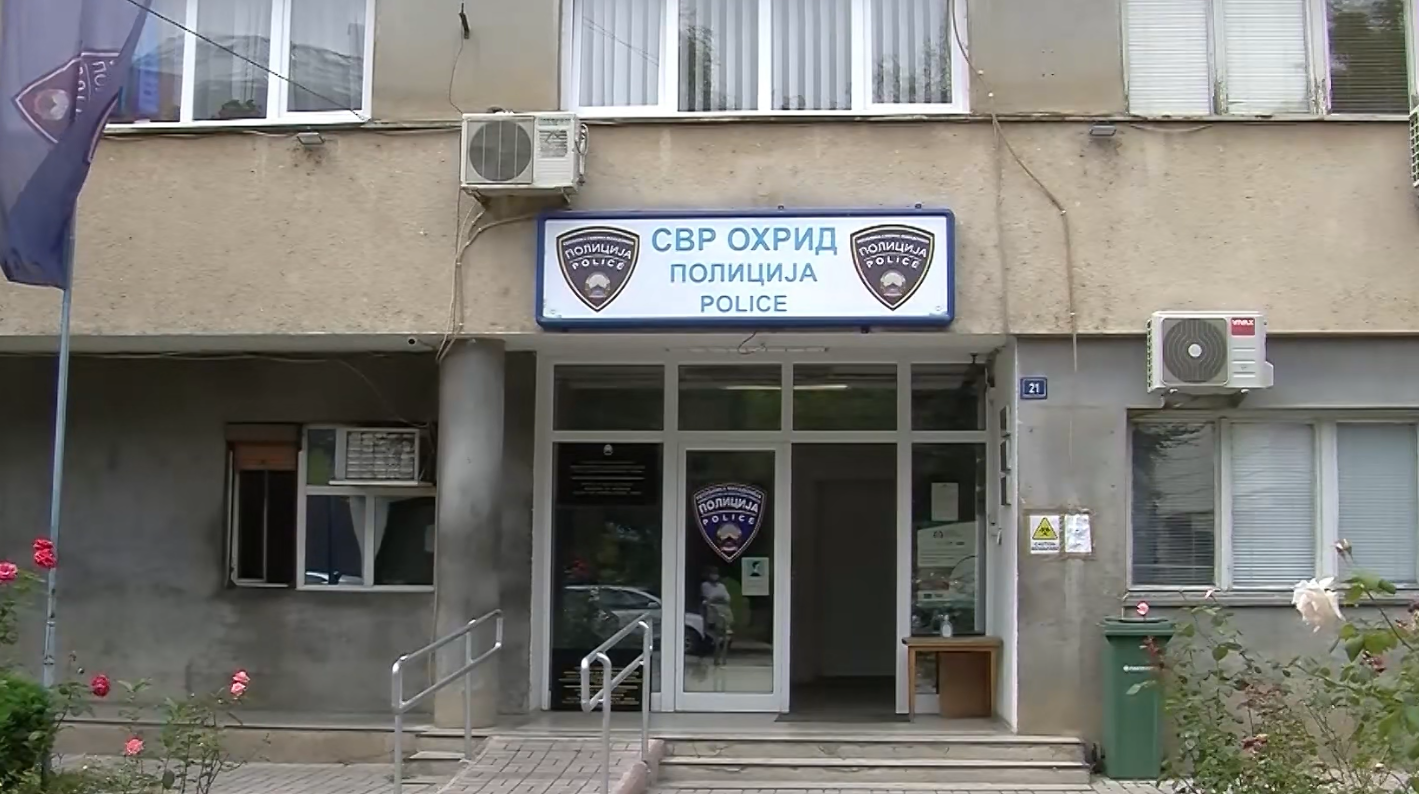 Охриѓанец проголтал дрога сакајќи да ја сокрие од полицијата
