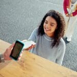 Visa го претвора телефонот во модерна каса за малите бизниси ширум светот