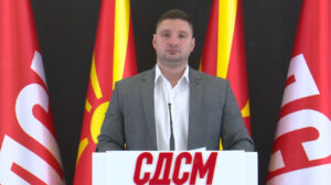 (ВИДЕО) Фрчкоски: Мицкоски ја труе Македонија – СДСМ бара 5 милиони евра од прославата со пејачи да се пренаменат за чиста вода