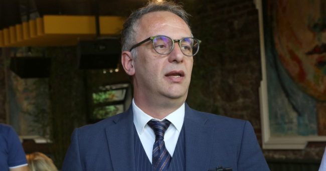 СЕНАТОТ НА УКИМ ДВА МЕСЕЦА НЕ ОДГОВАРА ЗА ПРЕДЛОГОТ ДА СЕ ВОВЕДАТ ТРИГОДИШНИ СТУДИИ ЗА МЕДИЦИНСКА СЛУЖБА ЗА ИТНА ПОМОШ, РЕЧЕ АЛИУ