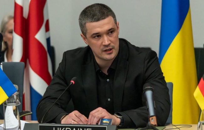 ЗЕЛЕНСКИ ГО СМЕНИ МИНИСТЕРОТ ЗА ОДБРАНА ФЕДОРОВ
