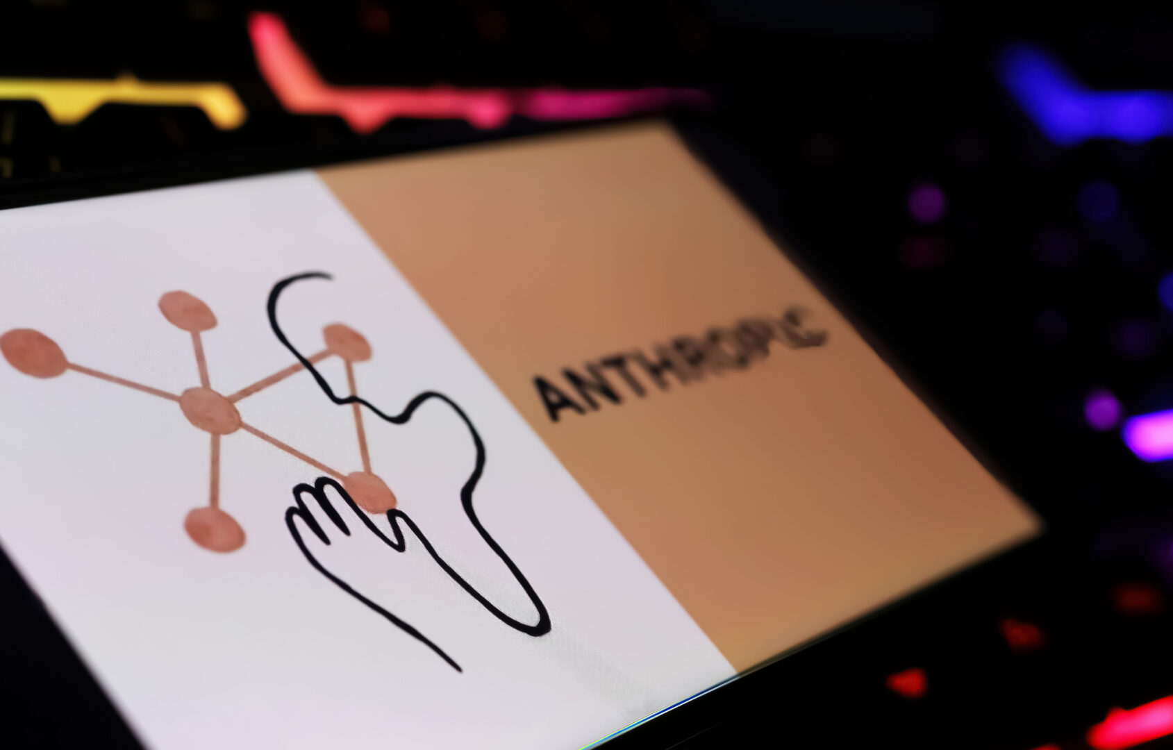 Anthropic ги штити AI алатките од кинеските компании