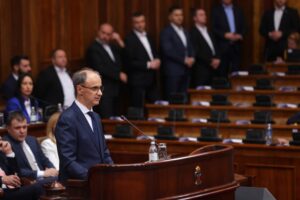 Пратениците не изгласаа недоверба на српската Влада