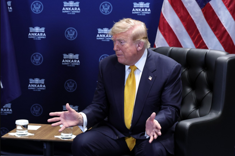Собрале позади Трамп во Анкара како позади куче после шетање