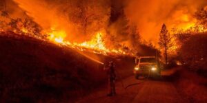 2.000 туристи евакуирани во Грција: Властите ги преместуваат посетителите на безбедно место