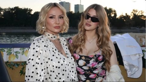Гоца Тржан со ќерката Лена – две жешки русокоси во бикини: „Гледај ја мајката, бирај ја ќерката“!