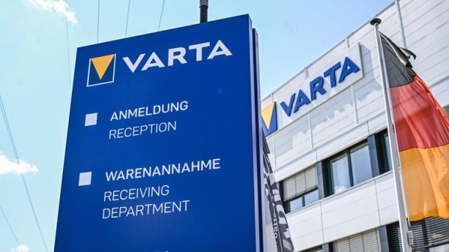 ПРОИЗВОДИТЕЛОТ НА БАТЕРИИ „ВАРТА“ ОДИ ВО СТЕЧАЈ