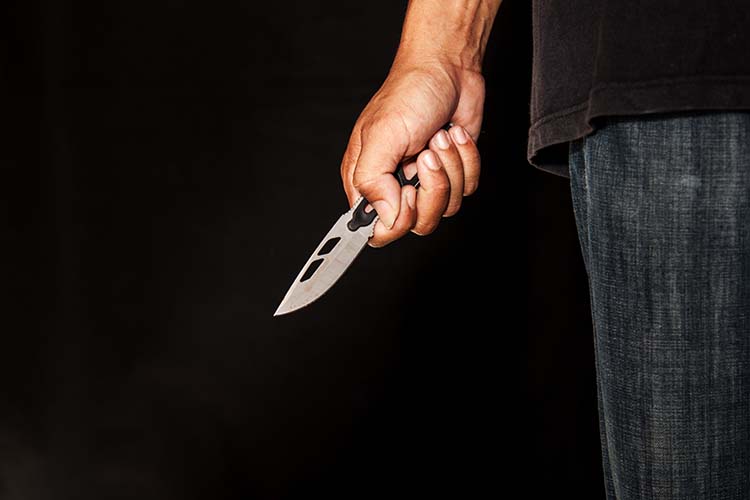 Со 30 убоди со нож, син го усмрти сопствениот татко во Скопје