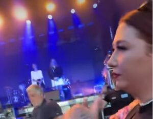 Јаков со моќна порака на концертот: „Ти си најсилна“ – емотивна средба со девојка која го победи ракот