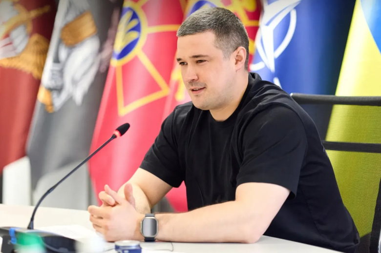 Чесните не издржуваат долго во кабинетот на Зеленски