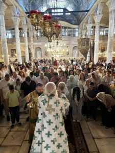 Митрополитот Петар го одбележа именденот со литургија во Соборниот храм во Битола