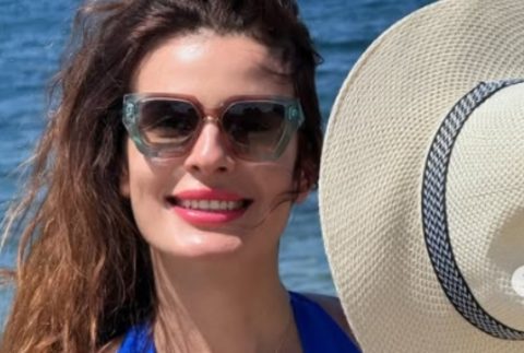 Ова ретко го гледате на Инстаграм: Јована Стојменовиќ како сирена во огнено црвено бикини ја откри вистината зад совршените инфлуенсерски кадри